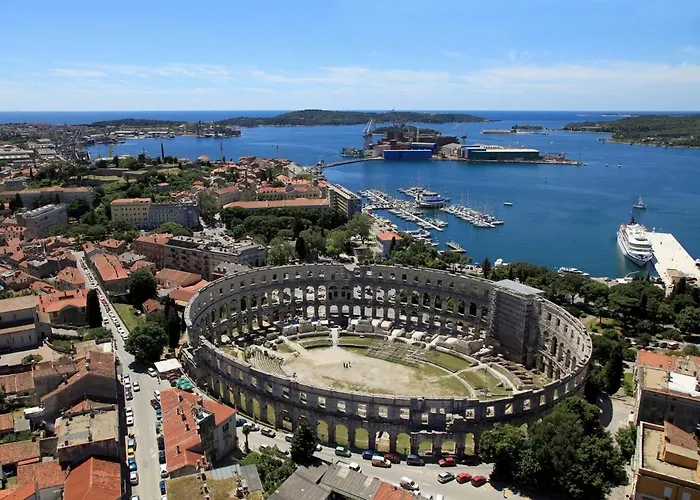 With A Parking Space - 7034 Pula