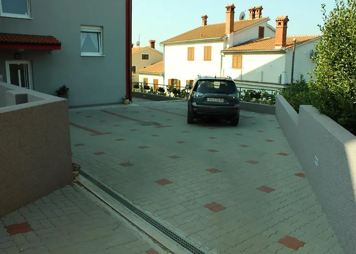 With A Parking Space - 7034 Apartment Pula