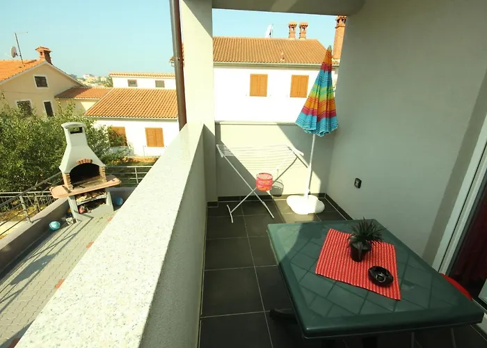 Lägenhet With A Parking Space - 7034 Pula