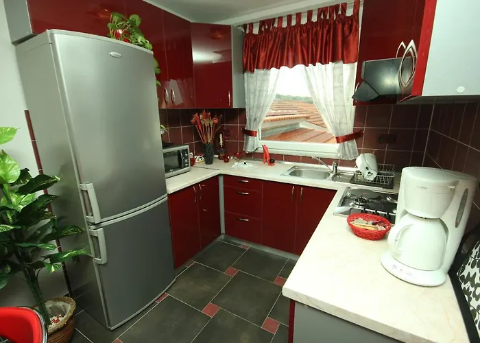 Apartment With A Parking Space - 7034 Pula