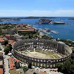With A Parking Space - 7034 Pula